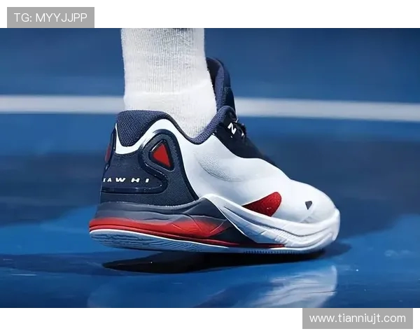 伦纳德半场表现稳健8投4中贡献11分6篮板2助攻1抢断正负值高达15 伦纳德半场表现稳健8投4中贡献11分6篮板2助攻1抢断正负值高达15